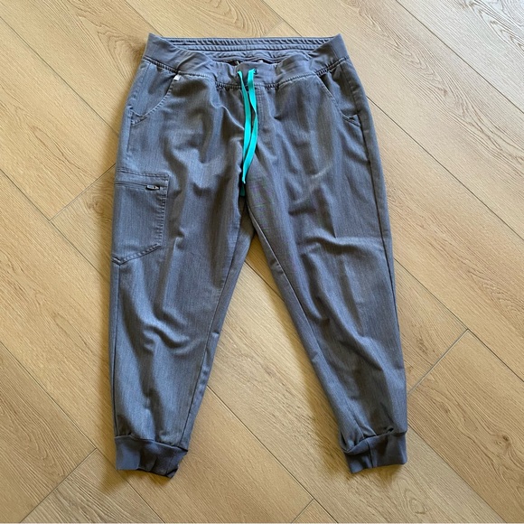 Figs Grey Scrub Set - Picture 2 of 5